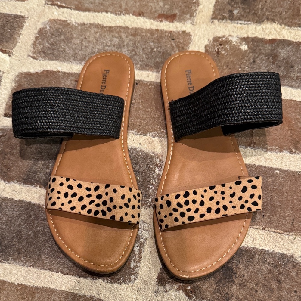 Pierre Dumas Black and Tan Patterned Sandals size 8